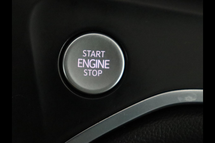 Volkswagen Golf 1.0 TSI Life | Adaptive cruise | Carplay | Navigatie | Parkeerhulp | Sfeerverlichting | Climate control | Digital Cockpit | Bluetooth