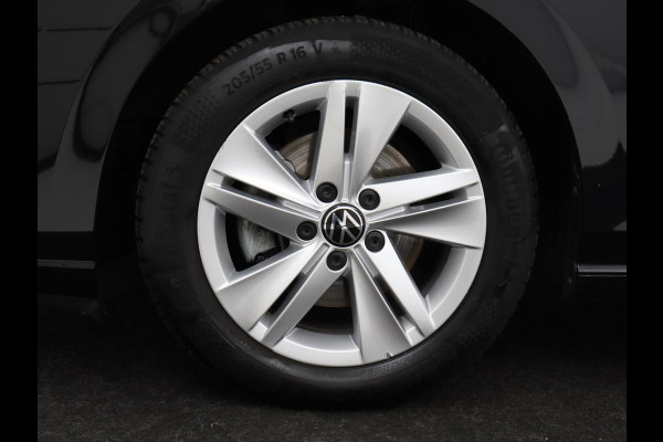 Volkswagen Golf 1.0 TSI Life | Adaptive cruise | Carplay | Navigatie | Parkeerhulp | Sfeerverlichting | Climate control | Digital Cockpit | Bluetooth