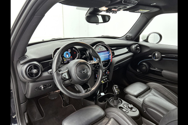 MINI Cooper Electric S MINI Yours 135KW / 33 kWh SOH 100% Comfort plus / Leder / Navigatie / Pdc+Camera / Harman Kardon / Apk 05-2027