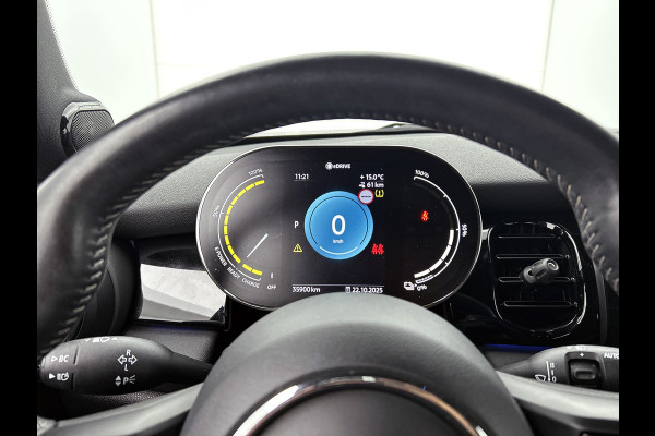 MINI Cooper Electric S MINI Yours 135KW / 33 kWh SOH 100% Comfort plus / Leder / Navigatie / Pdc+Camera / Harman Kardon / Apk 05-2027