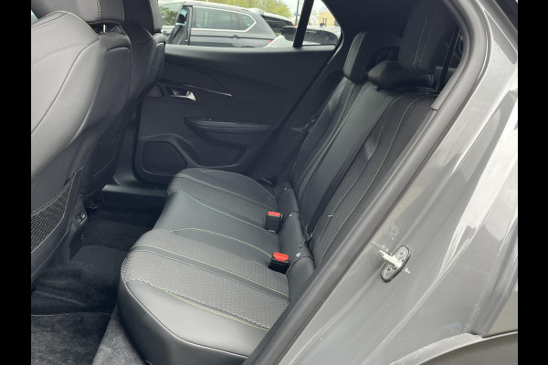 Peugeot e-2008 EV GT 54 kWh WARMTEPOMP| ACHTERUITRIJCAMERA| RIJSTROOK-ASSISTENT| APPLE CARPLAY/ ANDROID AUTO| FABRIEKSGARANTIE PEUGEOT TOT 02-2027| 17.000KM!|