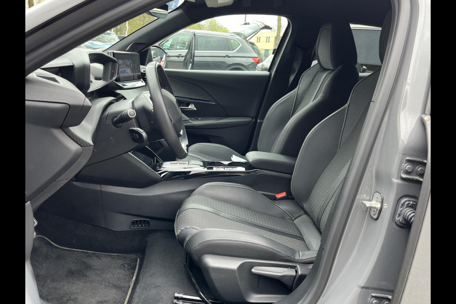 Peugeot e-2008 EV GT 54 kWh WARMTEPOMP| ACHTERUITRIJCAMERA| RIJSTROOK-ASSISTENT| APPLE CARPLAY/ ANDROID AUTO| FABRIEKSGARANTIE PEUGEOT TOT 02-2027| 17.000KM!|