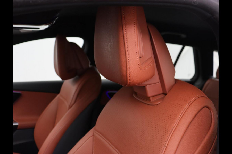 Mercedes-Benz C-Klasse 300e Luxury Line | SOH 92% | Leder | Trekhaak | Stoelverwarming | Sfeerverlichting | Carplay | Full LED | Navigatie | Camera | Park Assist | Dodehoek detectie | PHEV | Plug In