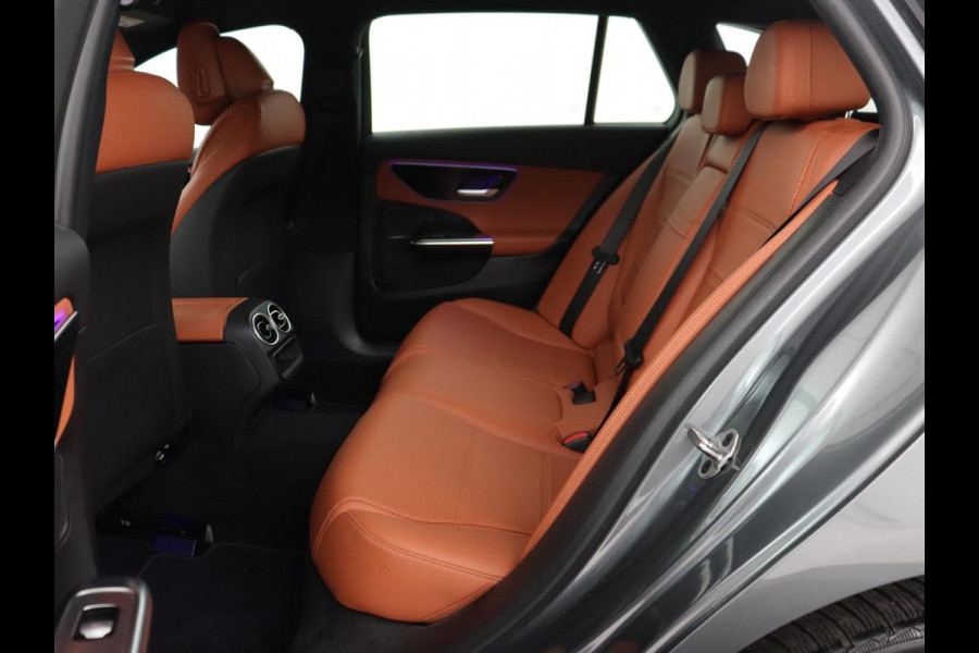 Mercedes-Benz C-Klasse 300e Luxury Line | SOH 92% | Leder | Trekhaak | Stoelverwarming | Sfeerverlichting | Carplay | Full LED | Navigatie | Camera | Park Assist | Dodehoek detectie | PHEV | Plug In
