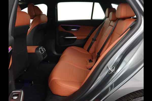 Mercedes-Benz C-Klasse 300e Luxury Line | SOH 92% | Leder | Trekhaak | Stoelverwarming | Sfeerverlichting | Carplay | Full LED | Navigatie | Camera | Park Assist | Dodehoek detectie | PHEV | Plug In