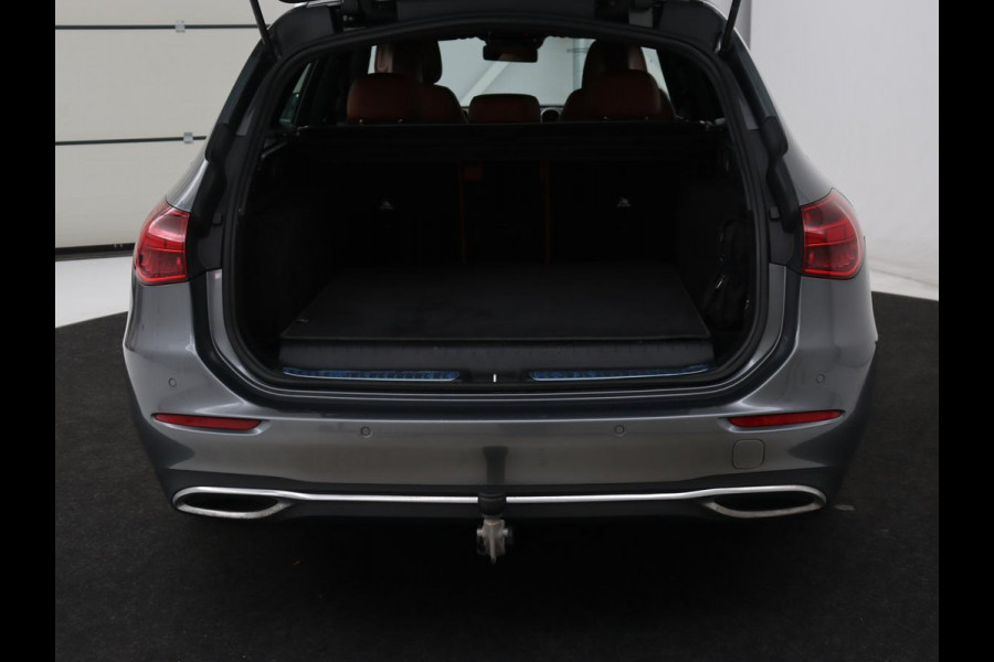 Mercedes-Benz C-Klasse 300e Luxury Line | SOH 92% | Leder | Trekhaak | Stoelverwarming | Sfeerverlichting | Carplay | Full LED | Navigatie | Camera | Park Assist | Dodehoek detectie | PHEV | Plug In