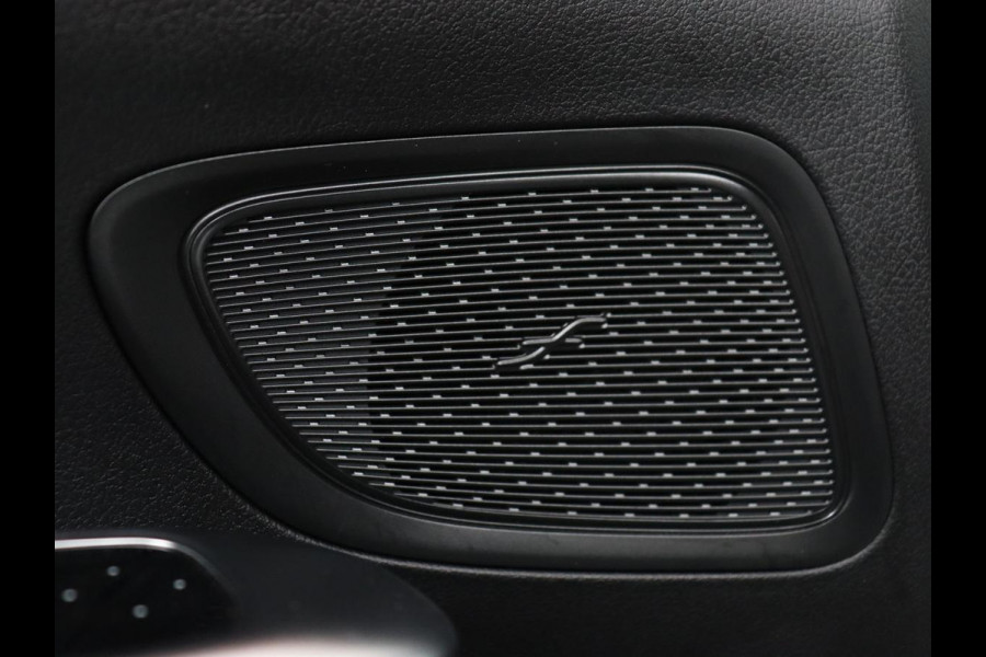 Mercedes-Benz C-Klasse 300e Luxury Line | SOH 92% | Leder | Trekhaak | Stoelverwarming | Sfeerverlichting | Carplay | Full LED | Navigatie | Camera | Park Assist | Dodehoek detectie | PHEV | Plug In