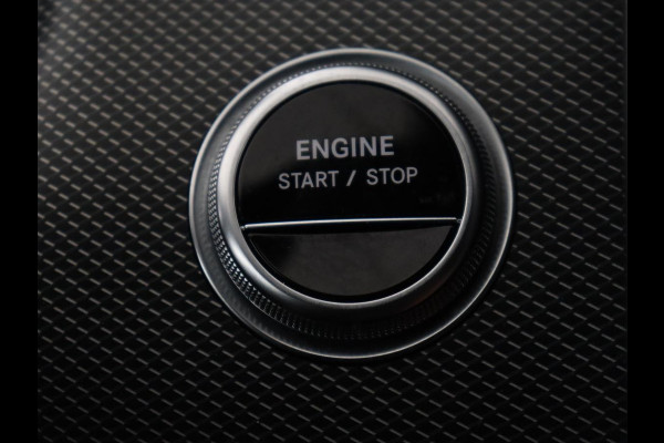 Mercedes-Benz C-Klasse 300e Luxury Line | SOH 92% | Leder | Trekhaak | Stoelverwarming | Sfeerverlichting | Carplay | Full LED | Navigatie | Camera | Park Assist | Dodehoek detectie | PHEV | Plug In