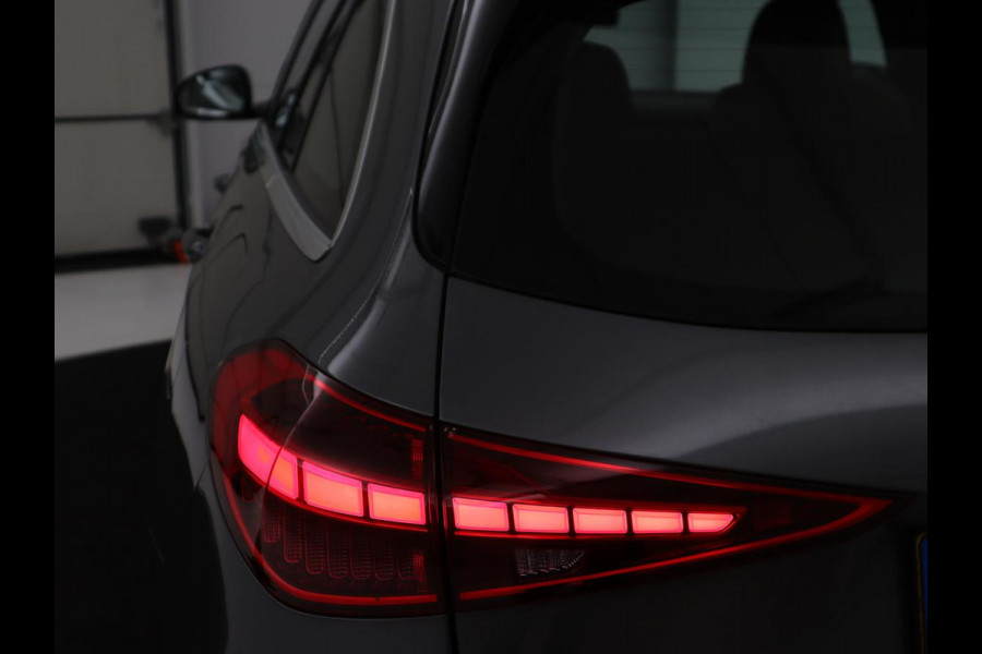 Mercedes-Benz C-Klasse 300e Luxury Line | SOH 92% | Leder | Trekhaak | Stoelverwarming | Sfeerverlichting | Carplay | Full LED | Navigatie | Camera | Park Assist | Dodehoek detectie | PHEV | Plug In