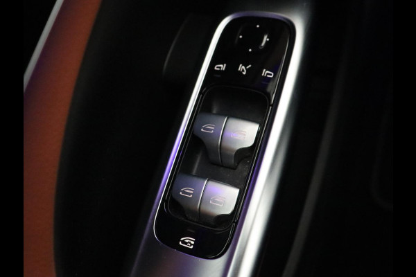 Mercedes-Benz C-Klasse 300e Luxury Line | SOH 92% | Leder | Trekhaak | Stoelverwarming | Sfeerverlichting | Carplay | Full LED | Navigatie | Camera | Park Assist | Dodehoek detectie | PHEV | Plug In