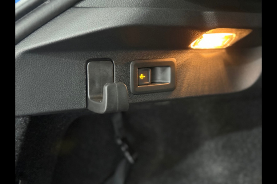 Škoda SCALA 1.5 TSI Monte Carlo | Panorama | Winterpakket | Cruise adaptief | Trekhaak elektr. | BOMVOL |