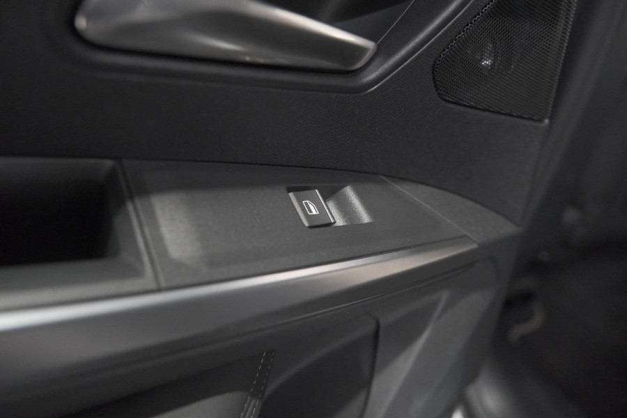 Peugeot 3008 1.2 Hybrid 136 GT | Panoramdak | 360 Camera | Stoelverwarming | Elektrische Kofferklep | Allseason Banden