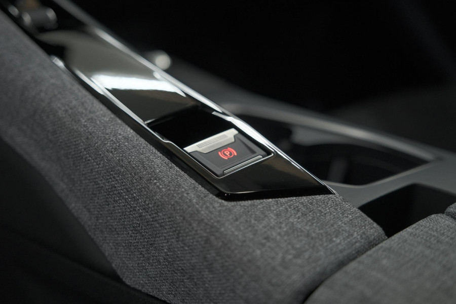 Peugeot 3008 1.2 Hybrid 136 GT | Panoramdak | 360 Camera | Stoelverwarming | Elektrische Kofferklep | Allseason Banden