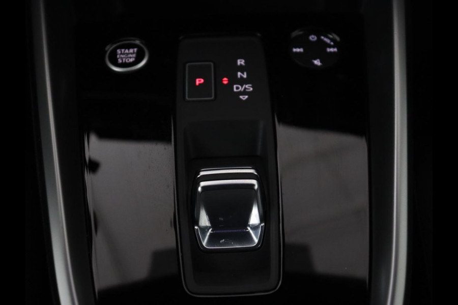 Audi A3 30 TFSI Business edition | Carplay | Sportstoelen | Virtual Cockpit | Full LED | Audi Sound | Climate control | Bluetooth | Cruise control | Parkeerhulp | Sportstuur