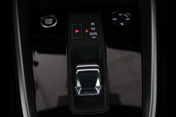 Audi A3 30 TFSI Business edition | Carplay | Sportstoelen | Virtual Cockpit | Full LED | Audi Sound | Climate control | Bluetooth | Cruise control | Parkeerhulp | Sportstuur