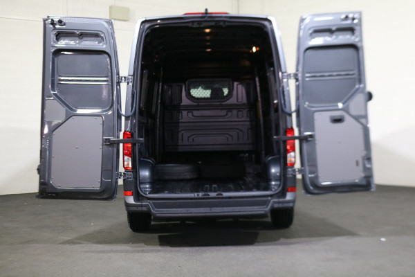 Volkswagen Crafter 2.0 TDI 177pk L3 H3 Automaat Airco Navigatie Camera Led Chauffeurstoel