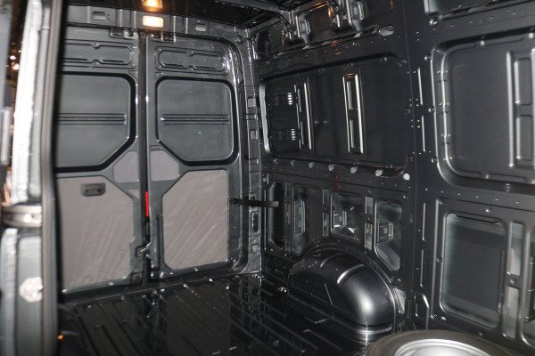 Volkswagen Crafter 2.0 TDI 177pk L3 H3 Automaat Airco Navigatie Camera Led Chauffeurstoel