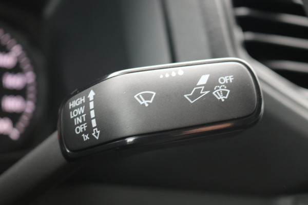 Volkswagen Crafter 2.0 TDI 177pk L3 H3 Automaat Airco Navigatie Camera Led Chauffeurstoel