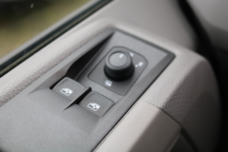 Volkswagen Crafter 2.0 TDI 177pk L3 H3 Automaat Airco Navigatie Camera Led Chauffeurstoel