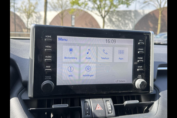 Toyota RAV4 2.5 Hybrid AWD Bi-Tone | STUUR + STOEL VERWARMING | KEYLESS | ACHTERUITRIJ CAMERA | ADAP. CRUISE | ELEK. STOELEN | TREKHAAK | 46K KM ! | 12 MND BOVAG GARANTIE |