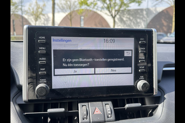 Toyota RAV4 2.5 Hybrid AWD Bi-Tone | STUUR + STOEL VERWARMING | KEYLESS | ACHTERUITRIJ CAMERA | ADAP. CRUISE | ELEK. STOELEN | TREKHAAK | 46K KM ! | 12 MND BOVAG GARANTIE |