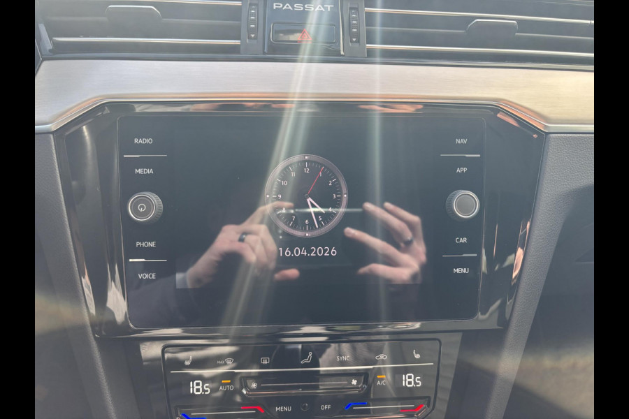 Volkswagen Passat 1.5 TSI R-Line Business + 150pk Adaptieve Cruise | Elektrische Achterklep | Stoelverwarming