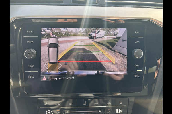 Volkswagen Passat 1.5 TSI R-Line Business + 150pk Adaptieve Cruise | Elektrische Achterklep | Stoelverwarming