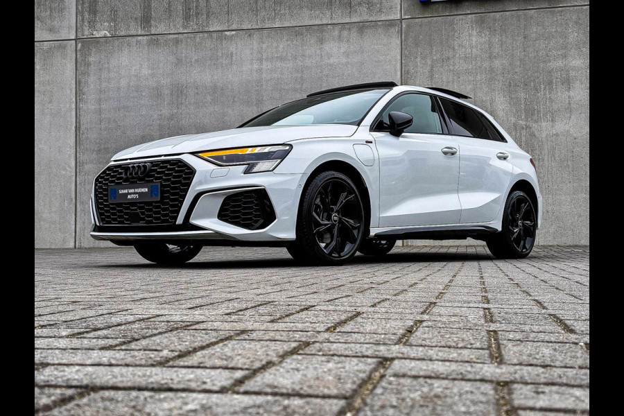 Audi A3 Sportback 40TFSI e 204pk S-Tronic Competition S Edition S-Line Pano|S-Kuipstoel|Ambiance|Matrix|Virtual|ACC|Camera|B&O|S3!