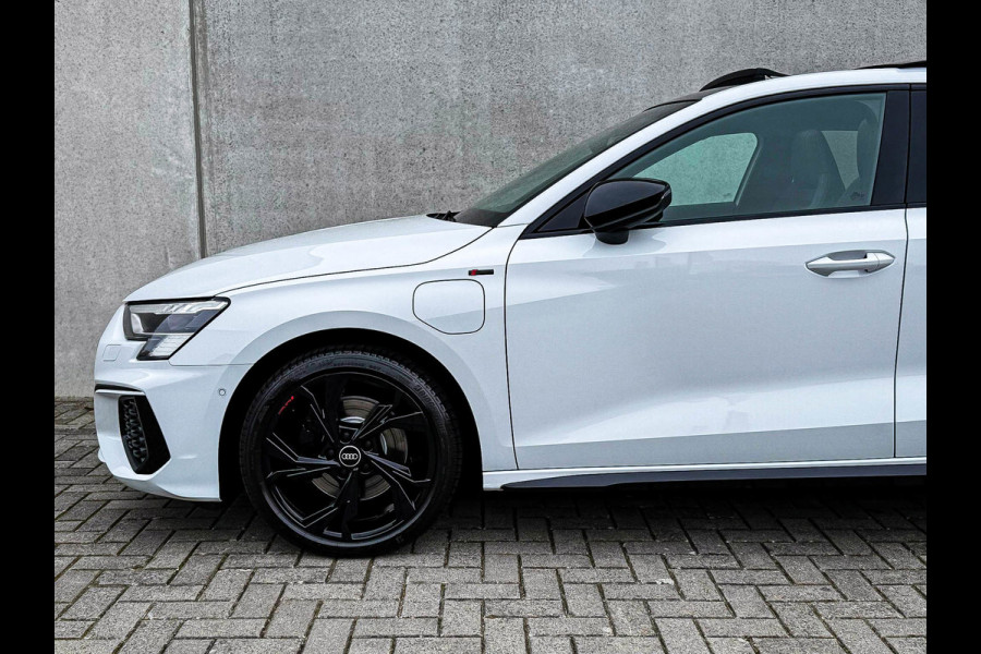 Audi A3 Sportback 40TFSI e 204pk S-Tronic Competition S Edition S-Line Pano|S-Kuipstoel|Ambiance|Matrix|Virtual|ACC|Camera|B&O|S3!