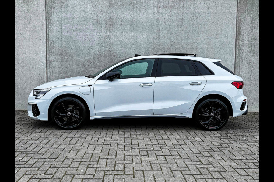 Audi A3 Sportback 40TFSI e 204pk S-Tronic Competition S Edition S-Line Pano|S-Kuipstoel|Ambiance|Matrix|Virtual|ACC|Camera|B&O|S3!