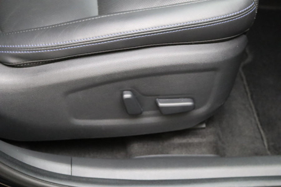 Hyundai Kona EV Premium 64 kWh 204 PK, Leder, 4 x Stoelverwarming, Head-Up, Camera