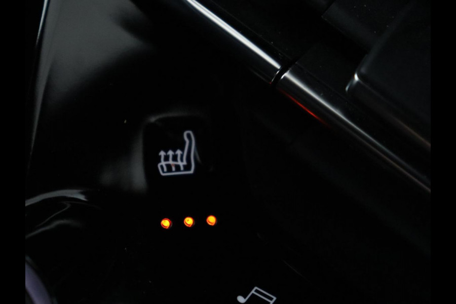 Peugeot e-208 EV GT Pack 50 kWh | SOH 92% | Stoelverwarming | Leder/Alcantara | Adaptive cruise | Carplay | Park Assist | Camera | Keyless | Full LED | Dodehoek detectie | Navigatie | Digital Cockpit