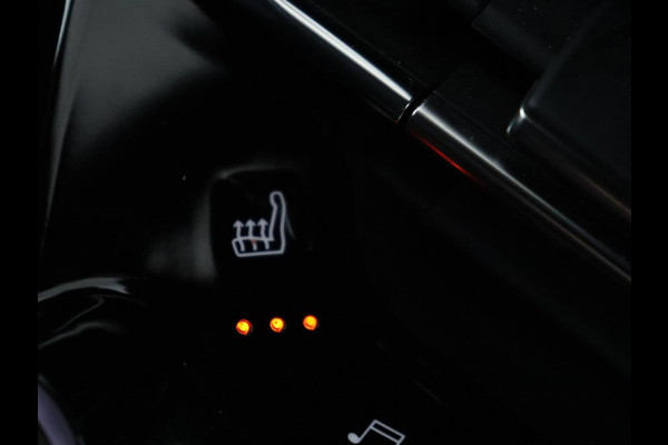 Peugeot e-208 EV GT Pack 50 kWh | SOH 92% | Stoelverwarming | Leder/Alcantara | Adaptive cruise | Carplay | Park Assist | Camera | Keyless | Full LED | Dodehoek detectie | Navigatie | Digital Cockpit