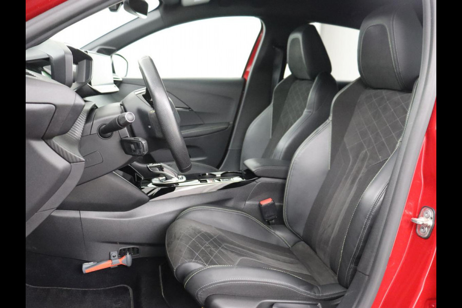 Peugeot e-208 EV GT Pack 50 kWh | SOH 92% | Stoelverwarming | Leder/Alcantara | Adaptive cruise | Carplay | Park Assist | Camera | Keyless | Full LED | Dodehoek detectie | Navigatie | Digital Cockpit