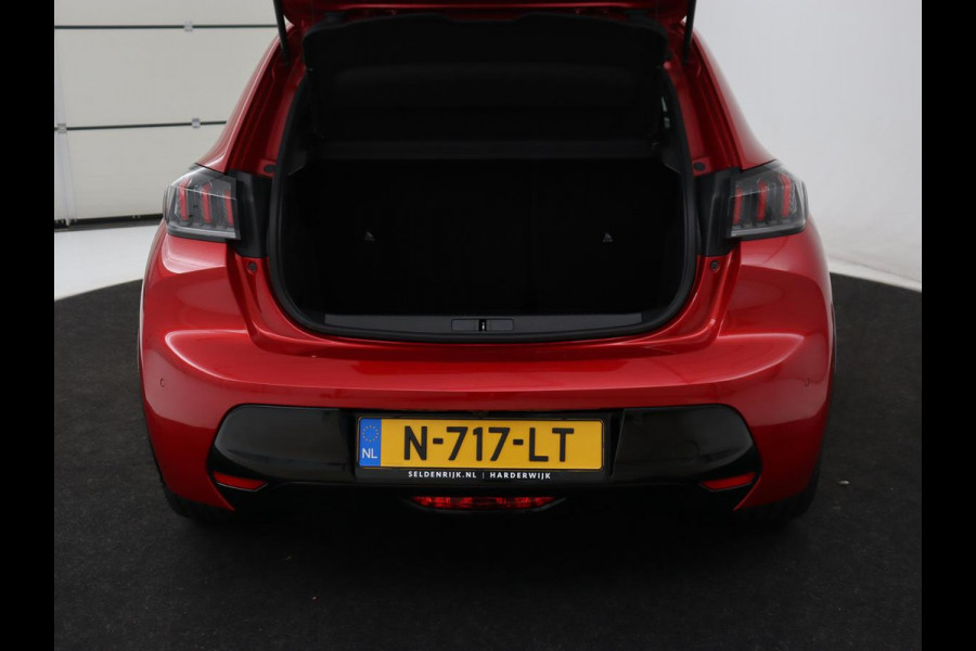 Peugeot e-208 EV GT Pack 50 kWh | SOH 92% | Stoelverwarming | Leder/Alcantara | Adaptive cruise | Carplay | Park Assist | Camera | Keyless | Full LED | Dodehoek detectie | Navigatie | Digital Cockpit