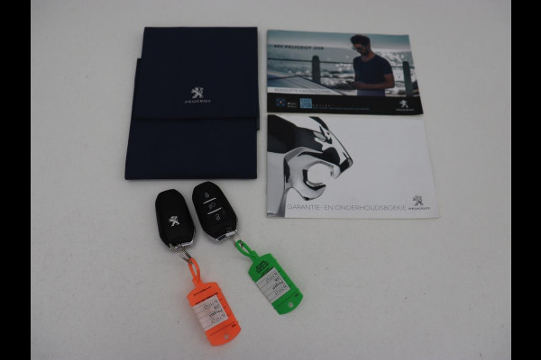 Peugeot e-208 EV GT Pack 50 kWh | SOH 92% | Stoelverwarming | Leder/Alcantara | Adaptive cruise | Carplay | Park Assist | Camera | Keyless | Full LED | Dodehoek detectie | Navigatie | Digital Cockpit