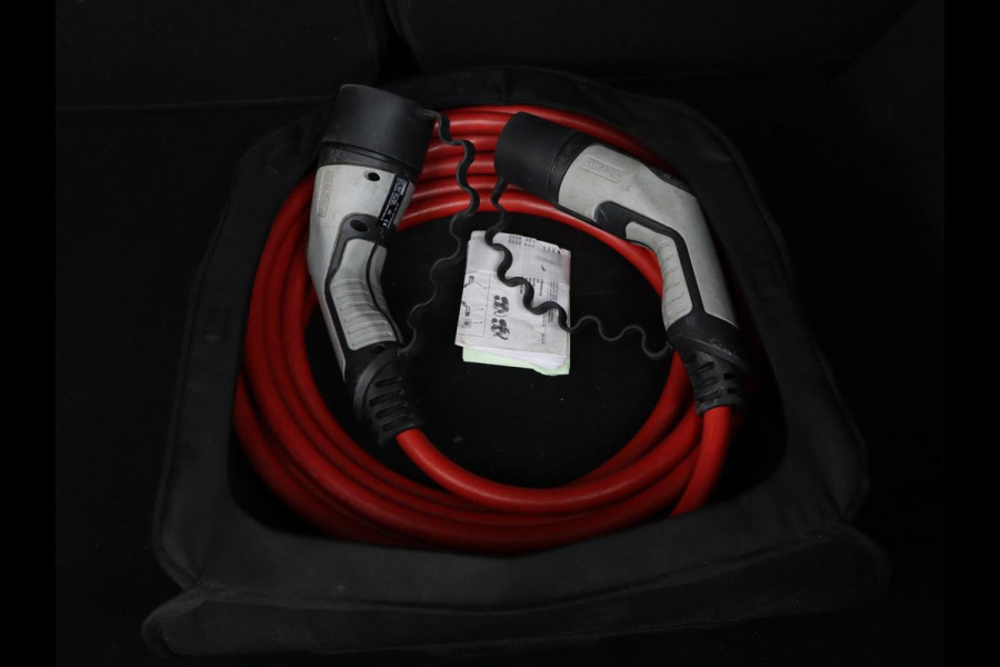 Peugeot e-208 EV GT Pack 50 kWh | SOH 92% | Stoelverwarming | Leder/Alcantara | Adaptive cruise | Carplay | Park Assist | Camera | Keyless | Full LED | Dodehoek detectie | Navigatie | Digital Cockpit