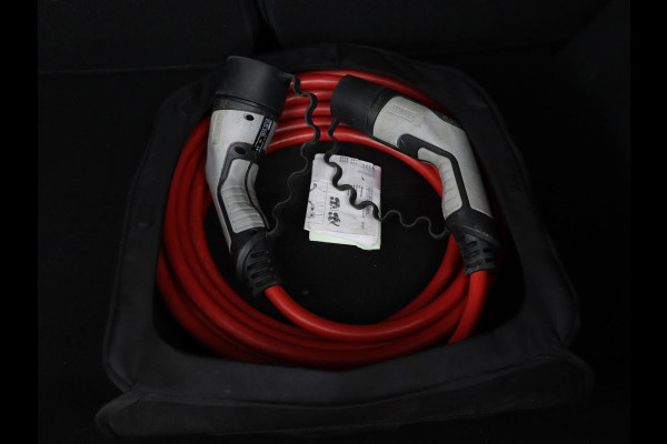 Peugeot e-208 EV GT Pack 50 kWh | SOH 92% | Stoelverwarming | Leder/Alcantara | Adaptive cruise | Carplay | Park Assist | Camera | Keyless | Full LED | Dodehoek detectie | Navigatie | Digital Cockpit