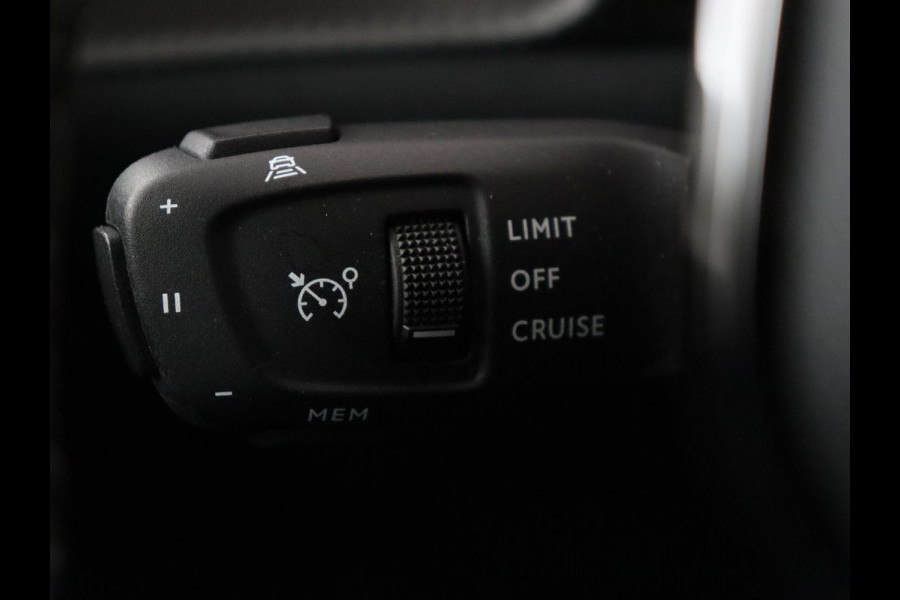 Peugeot e-208 EV GT Pack 50 kWh | SOH 92% | Stoelverwarming | Leder/Alcantara | Adaptive cruise | Carplay | Park Assist | Camera | Keyless | Full LED | Dodehoek detectie | Navigatie | Digital Cockpit