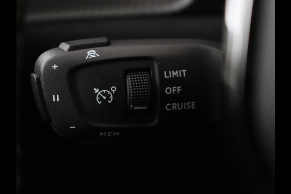 Peugeot e-208 EV GT Pack 50 kWh | SOH 92% | Stoelverwarming | Leder/Alcantara | Adaptive cruise | Carplay | Park Assist | Camera | Keyless | Full LED | Dodehoek detectie | Navigatie | Digital Cockpit