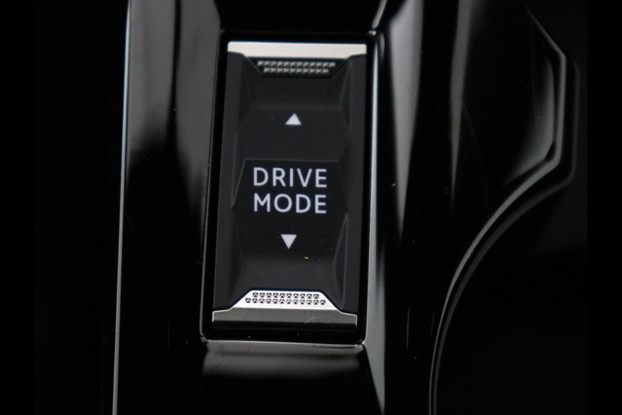 Peugeot e-208 EV GT Pack 50 kWh | SOH 92% | Stoelverwarming | Leder/Alcantara | Adaptive cruise | Carplay | Park Assist | Camera | Keyless | Full LED | Dodehoek detectie | Navigatie | Digital Cockpit