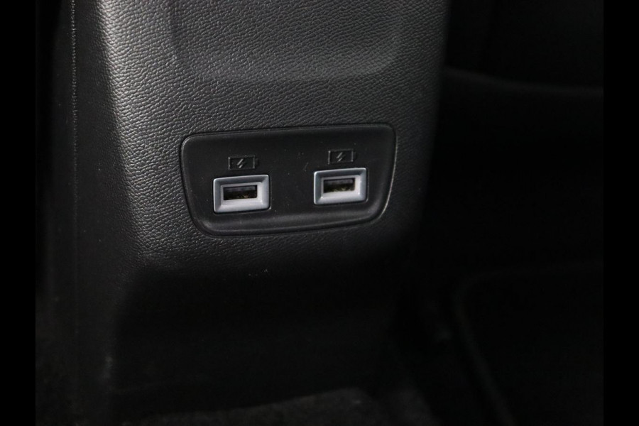 Peugeot e-208 EV GT Pack 50 kWh | SOH 92% | Stoelverwarming | Leder/Alcantara | Adaptive cruise | Carplay | Park Assist | Camera | Keyless | Full LED | Dodehoek detectie | Navigatie | Digital Cockpit