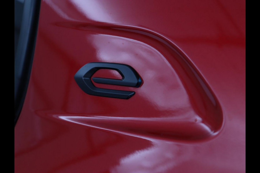 Peugeot e-208 EV GT Pack 50 kWh | SOH 92% | Stoelverwarming | Leder/Alcantara | Adaptive cruise | Carplay | Park Assist | Camera | Keyless | Full LED | Dodehoek detectie | Navigatie | Digital Cockpit