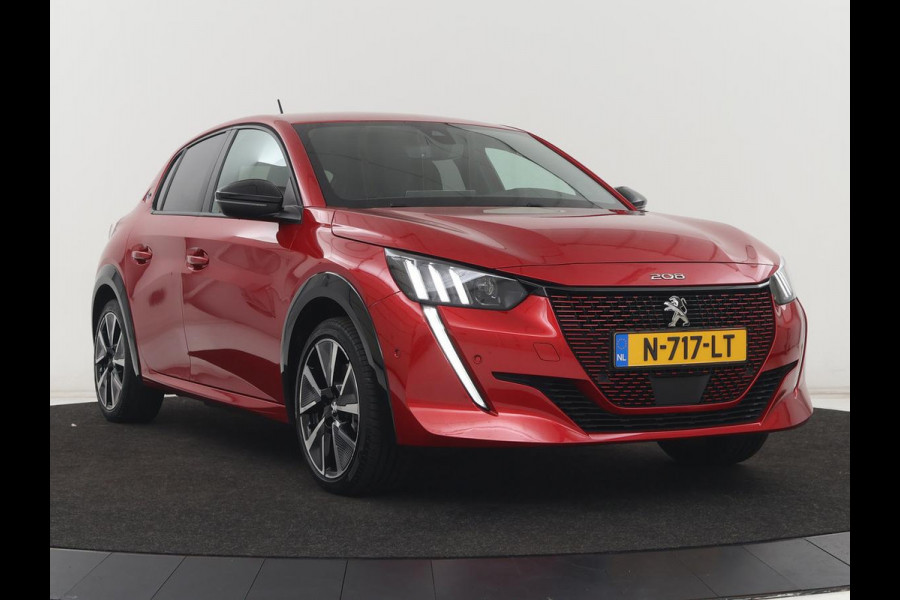 Peugeot e-208 EV GT Pack 50 kWh | SOH 92% | Stoelverwarming | Leder/Alcantara | Adaptive cruise | Carplay | Park Assist | Camera | Keyless | Full LED | Dodehoek detectie | Navigatie | Digital Cockpit