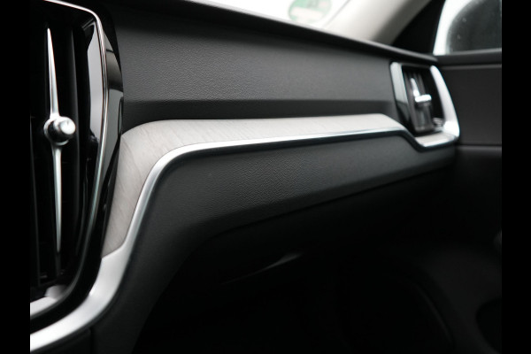 Volvo V60 T6 Recharge AWD Inscription PHEV 340pk Dealer O.H. | Panodak | Camera | Lederen Sportstoelen Memory & Verwarmd | Stuur Verwarmd | Keyless | Navigatie | DAB | Cruise Control | Plug In Hybrid |