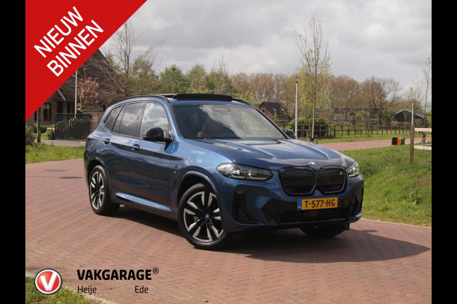 BMW iX3 Executive 80 kWh | Panoramadak | Camera | Sfeerverlichting | Apple Carplay | Cruise Control |