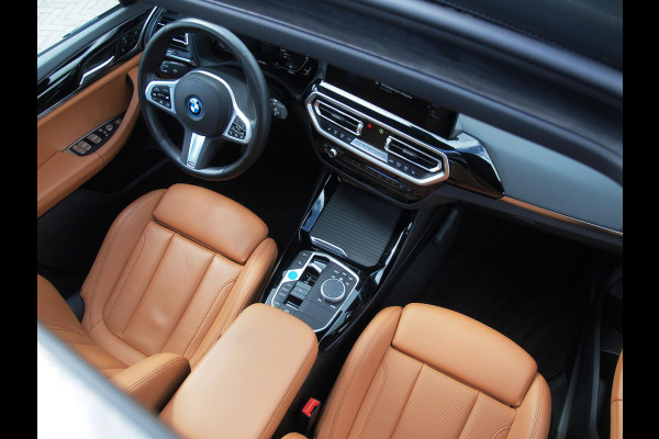 BMW iX3 Executive 80 kWh | Panoramadak | Camera | Sfeerverlichting | Apple Carplay | Cruise Control |