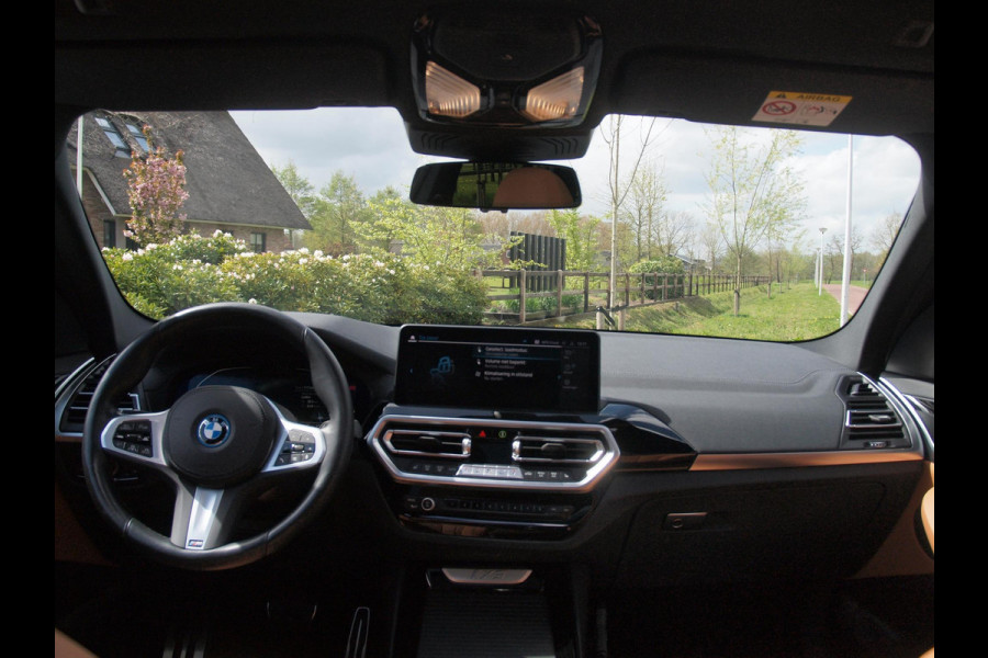 BMW iX3 Executive 80 kWh | Panoramadak | Camera | Sfeerverlichting | Apple Carplay | Cruise Control |