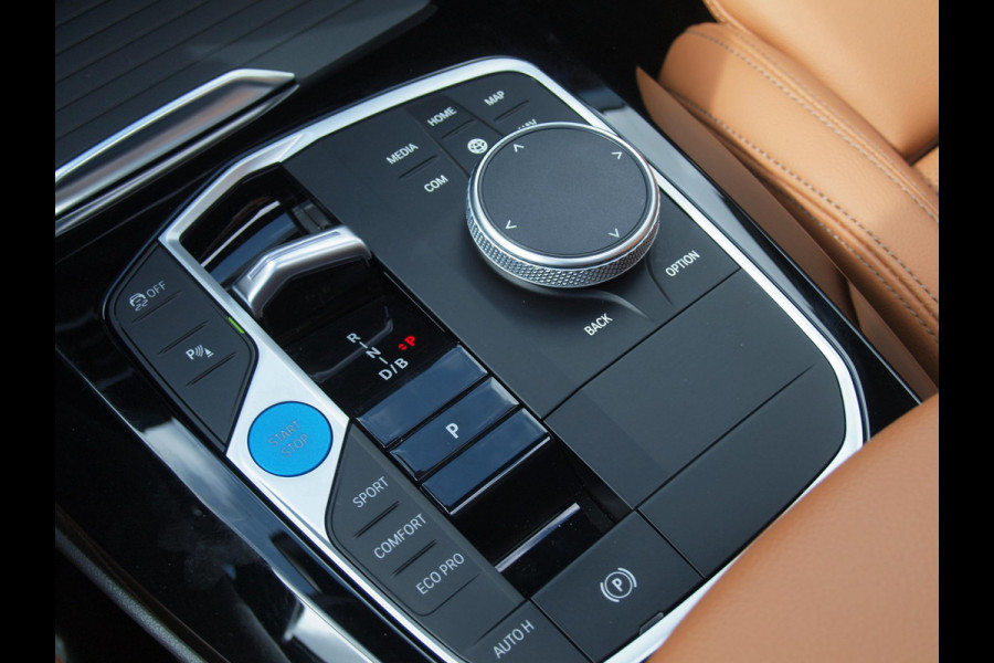 BMW iX3 Executive 80 kWh | Panoramadak | Camera | Sfeerverlichting | Apple Carplay | Cruise Control |