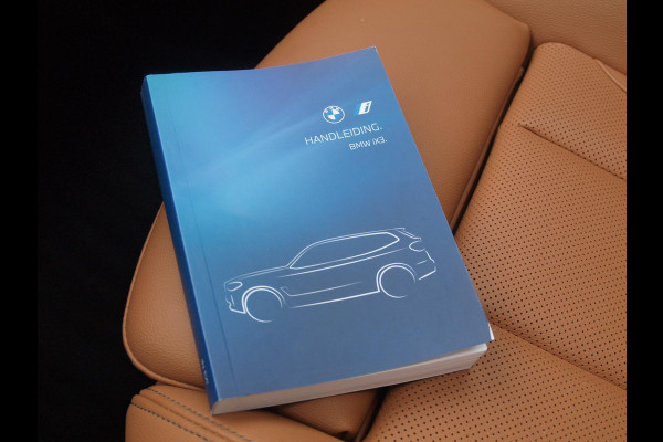 BMW iX3 Executive 80 kWh | Panoramadak | Camera | Sfeerverlichting | Apple Carplay | Cruise Control |